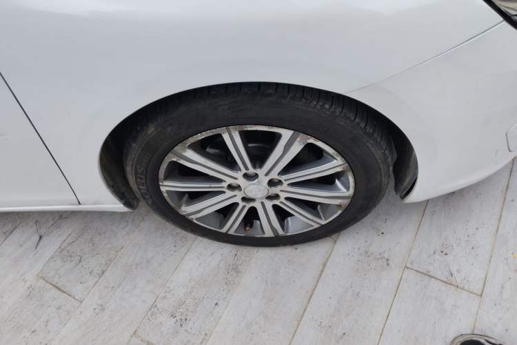 Used Peugeot 408 2014 1.8L Automatic Luxury Edition Right Front Wheel Hub