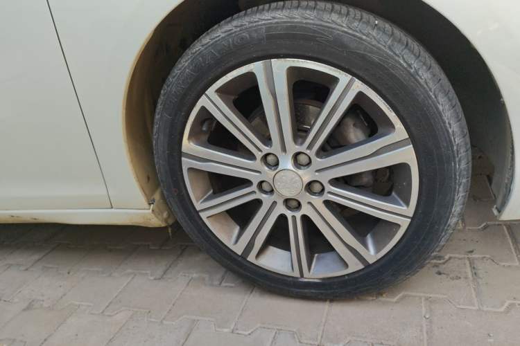 Used Peugeot 408 2014 1.8L Automatic Luxury Edition Right Front Wheel Hub