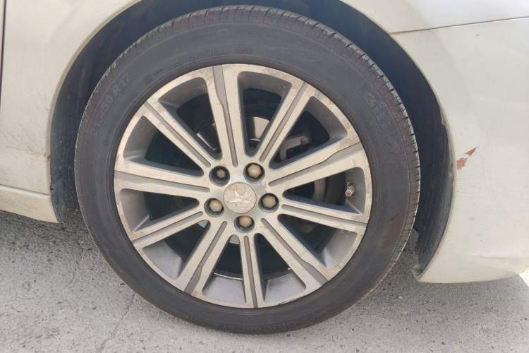 Used Peugeot 408 2014 1.8L Automatic Luxury Edition Right Front Wheel Hub