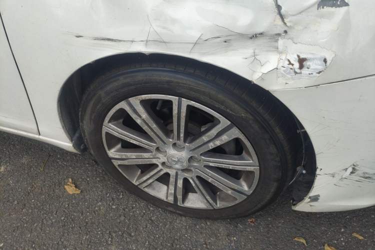 Used Peugeot 408 2014 1.8L Automatic Luxury Edition Right Front Wheel Hub