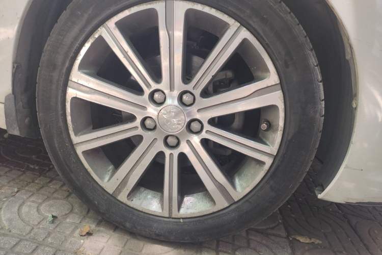 Used Peugeot 408 2014 1.8L Automatic Luxury Edition Right Front Wheel Hub