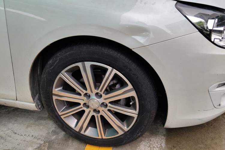 Used Peugeot 408 2014 1.8L Automatic Luxury Edition Right Front Wheel Hub
