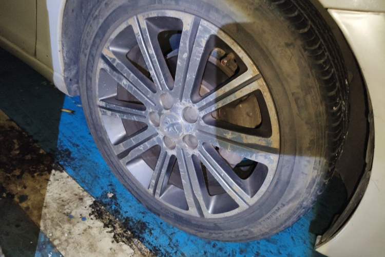 Used Peugeot 408 2014 1.8L Automatic Luxury Edition Right Front Wheel Hub