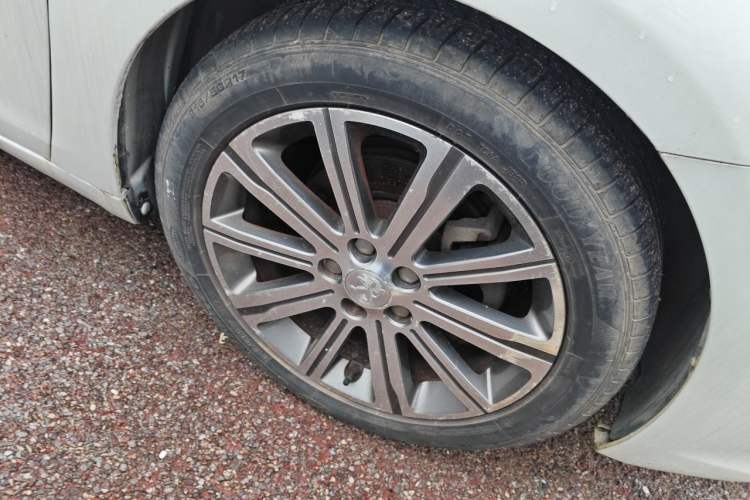 Used Peugeot 408 2014 1.8L Automatic Luxury Edition Right Front Wheel Hub