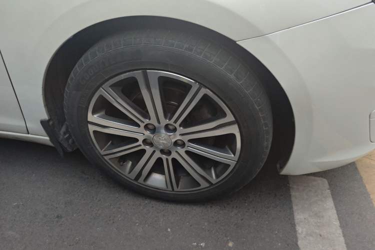 Used Peugeot 408 2014 1.8L Automatic Luxury Edition Right Front Wheel Hub