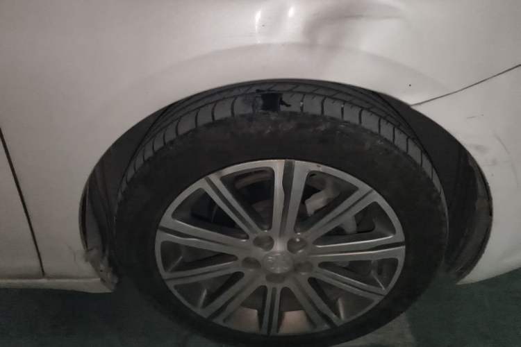 Used Peugeot 408 2014 1.8L Automatic Luxury Edition Right Front Wheel Hub