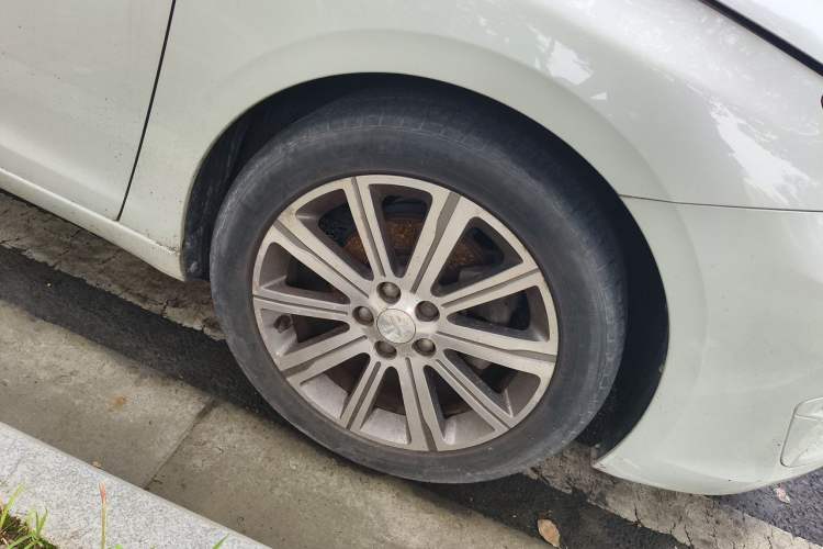 Used Peugeot 408 2014 1.8L Automatic Luxury Edition Right Front Wheel Hub