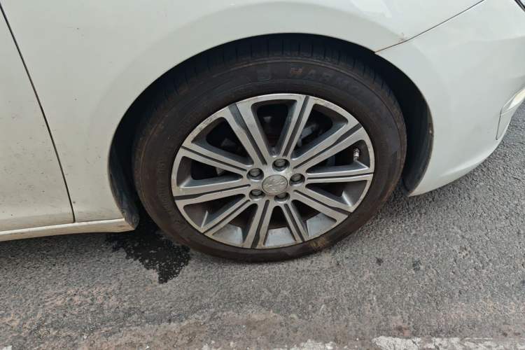 Used Peugeot 408 2014 1.8L Automatic Luxury Edition Right Front Wheel Hub