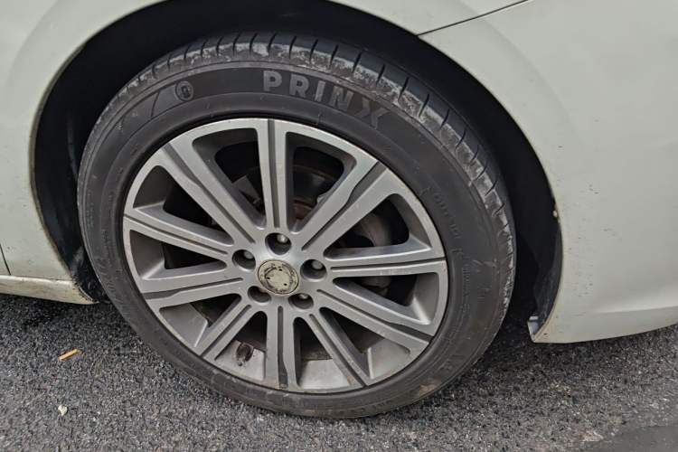Used Peugeot 408 2014 1.8L Automatic Luxury Edition Right Front Wheel Hub