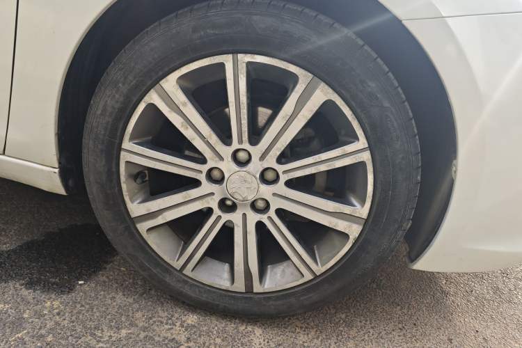 Used Peugeot 408 2014 1.8L Automatic Luxury Edition Right Front Wheel Hub