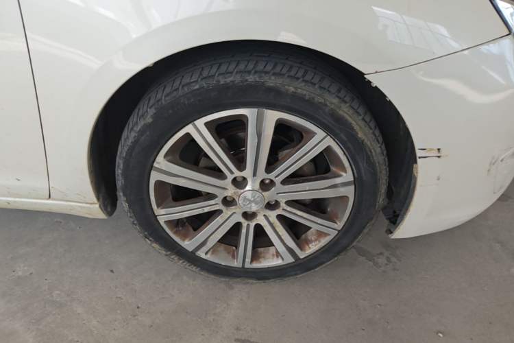 Used Peugeot 408 2014 1.8L Automatic Luxury Edition Right Front Wheel Hub