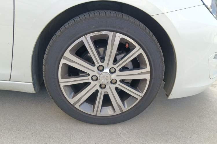 Used Peugeot 408 2014 1.8L Automatic Luxury Edition Right Front Wheel Hub