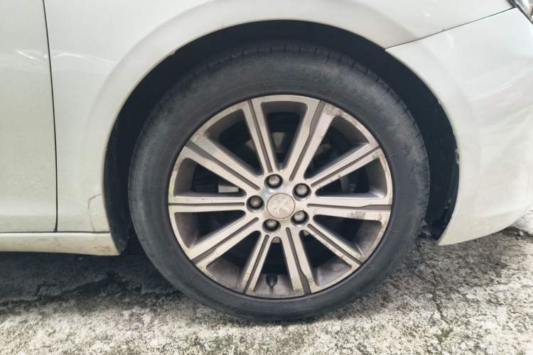 Used Peugeot 408 2014 1.8L Automatic Luxury Edition Right Front Wheel Hub