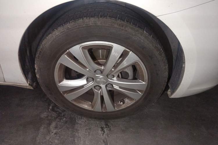 Used Peugeot 408 2014 1.8L Manual Leading Edition Right Front Wheel Hub