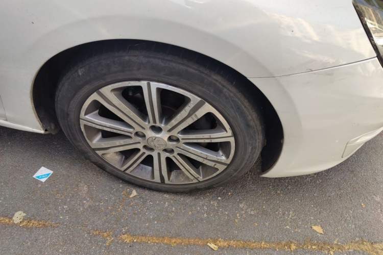 Used Peugeot 408 2014 1.8L Automatic Luxury Edition Right Front Wheel Hub