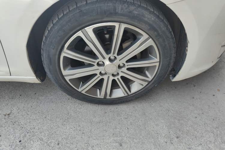 Used Peugeot 408 2014 1.8L Automatic Luxury Edition Right Front Wheel Hub