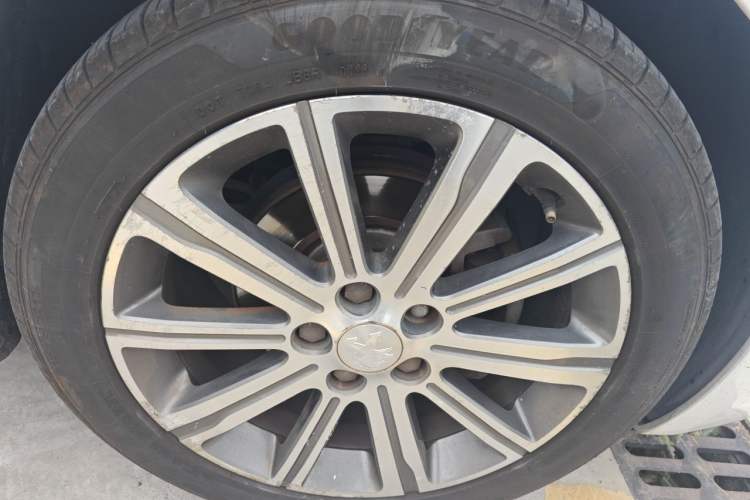 Used Peugeot 408 2014 1.8L Automatic Luxury Edition Right Front Wheel Hub