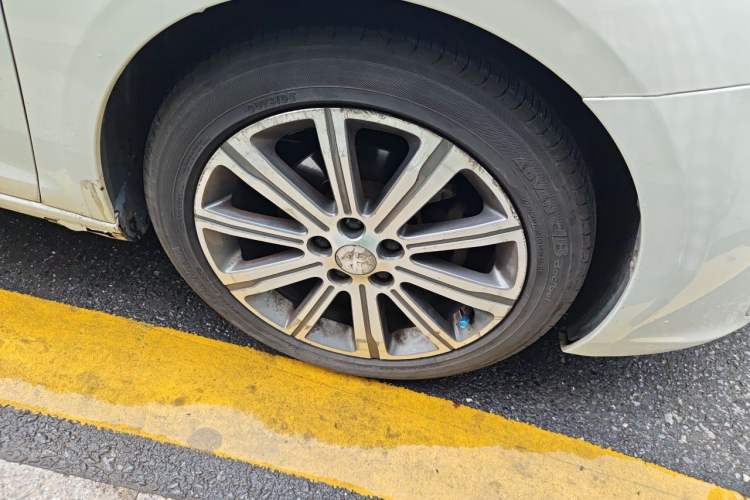 Used Peugeot 408 2014 1.8L Automatic Luxury Edition Right Front Wheel Hub