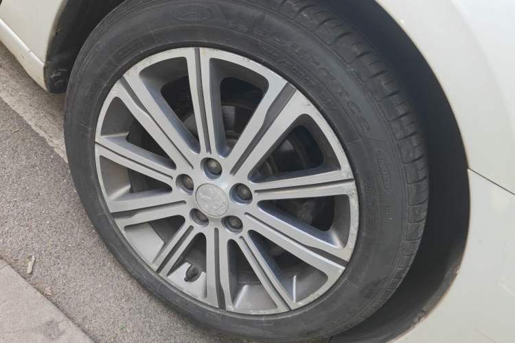 Used Peugeot 408 2014 1.8L Automatic Luxury Edition Right Front Wheel Hub