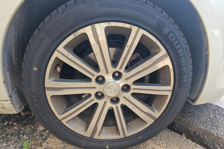Used Peugeot 408 2014 1.8L Automatic Luxury Edition Right Front Wheel Hub