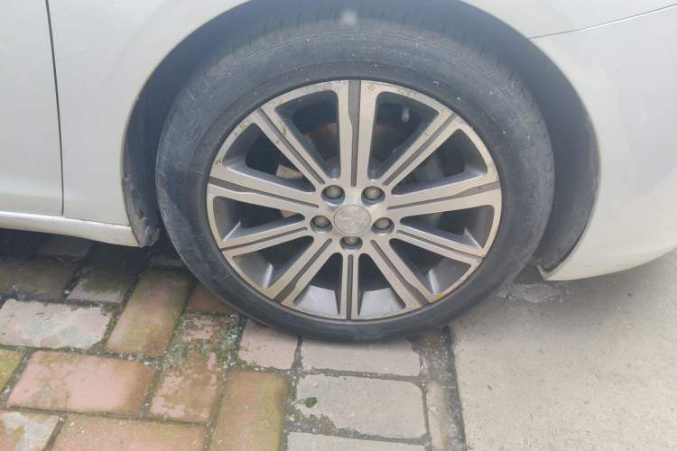 Used Peugeot 408 2014 1.8L Automatic Luxury Edition Right Front Wheel Hub