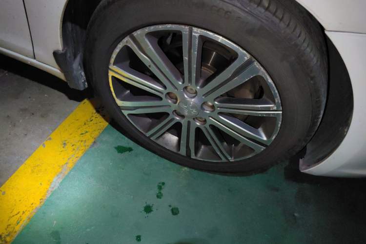 Used Peugeot 408 2014 1.8L Automatic Luxury Edition Right Front Wheel Hub