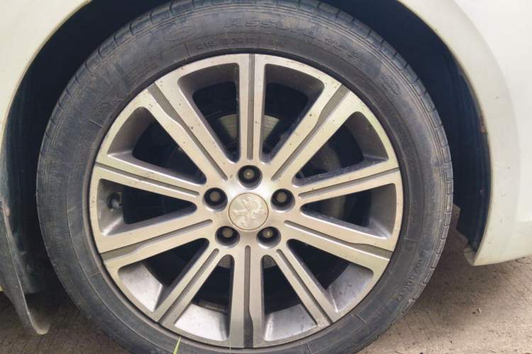 Used Peugeot 408 2014 1.8L Automatic Luxury Edition Right Front Wheel Hub