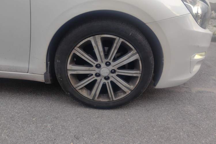 Used Peugeot 408 2014 1.8L Automatic Luxury Edition Right Front Wheel Hub