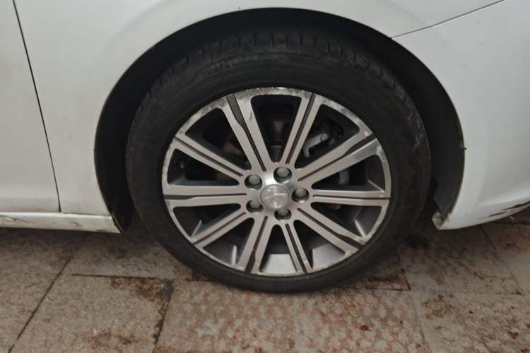 Used Peugeot 408 2014 1.8L Automatic Luxury Edition Right Front Wheel Hub