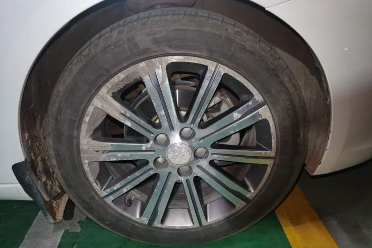 Used Peugeot 408 2014 1.8L Automatic Luxury Edition Right Front Wheel Hub