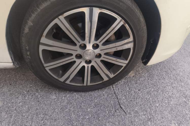 Used Peugeot 408 2014 1.8L Automatic Luxury Edition Right Front Wheel Hub