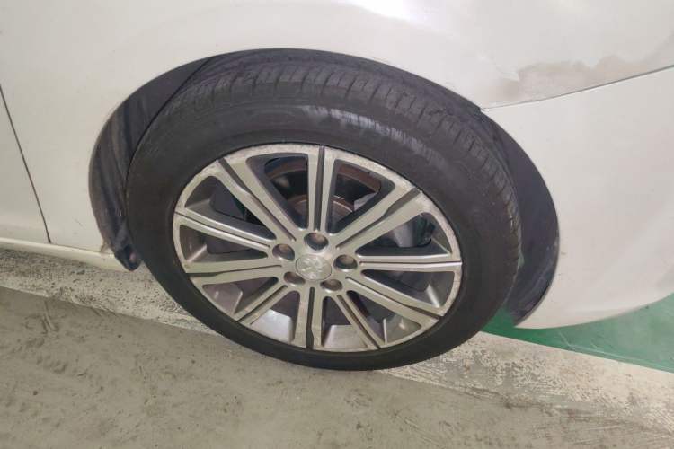 Used Peugeot 408 2014 1.8L Automatic Luxury Edition Right Front Wheel Hub