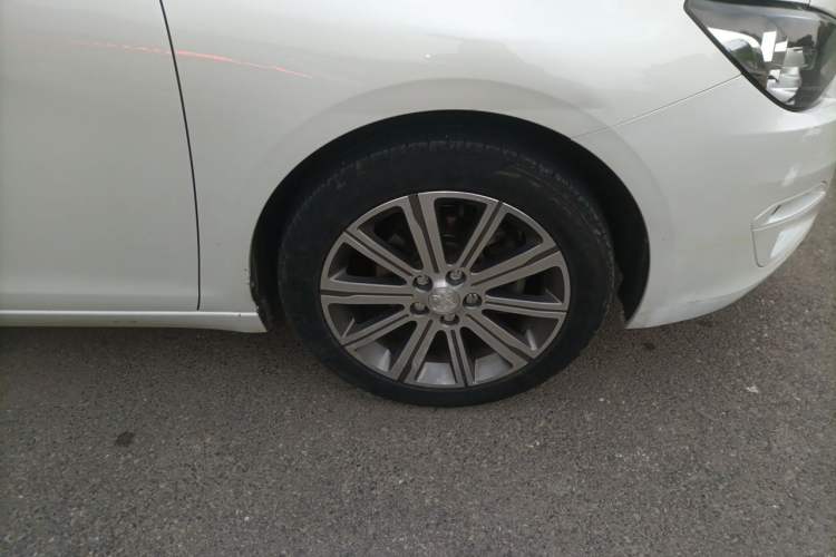 Used Peugeot 408 2014 1.8L Automatic Luxury Edition Right Front Wheel Hub