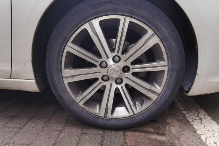 Used Peugeot 408 2014 1.8L Automatic Luxury Edition Right Front Wheel Hub