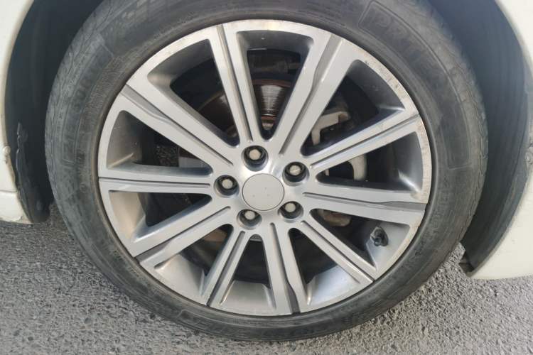 Used Peugeot 408 2014 1.8L Automatic Luxury Edition Right Front Wheel Hub