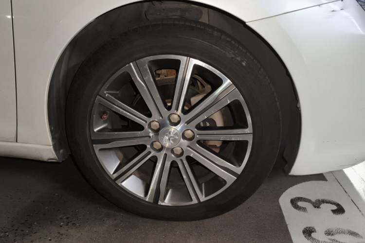 Used Peugeot 408 2014 1.8L Automatic Luxury Edition Right Front Wheel Hub