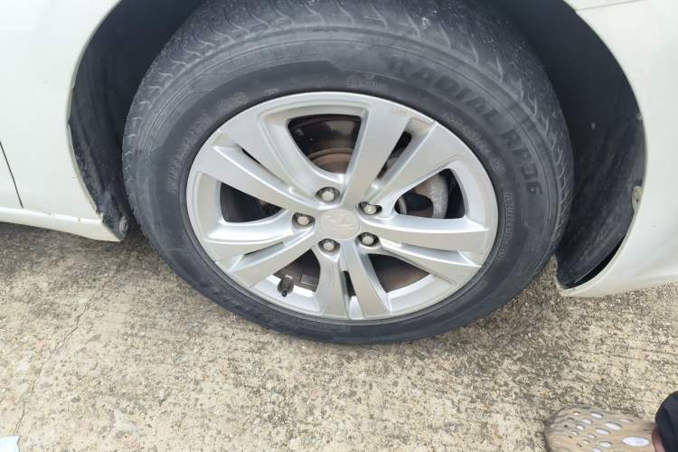 Used Peugeot 408 2014 1.8L Manual Leading Edition Right Front Wheel Hub
