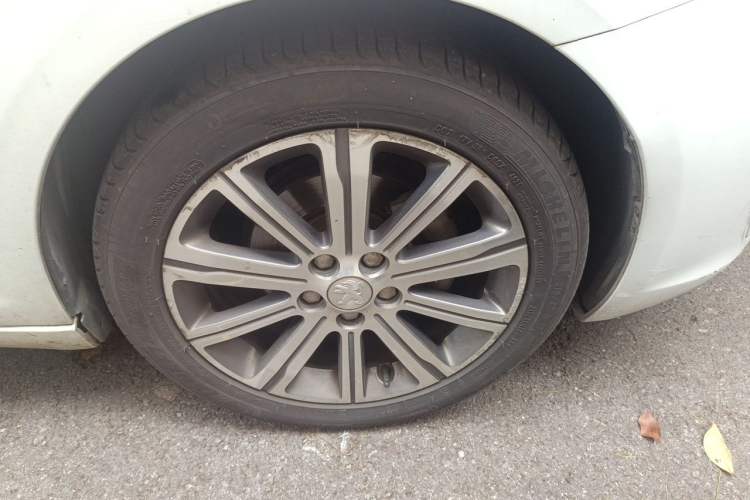 Used Peugeot 408 2014 1.8L Automatic Luxury Edition Right Front Wheel Hub
