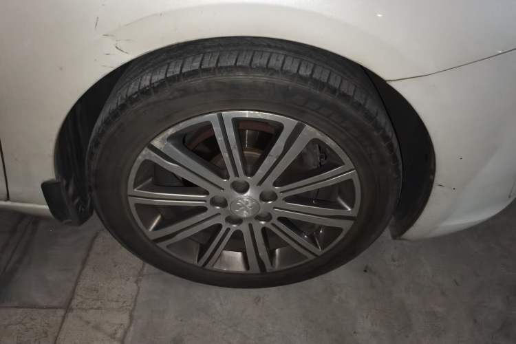 Used Peugeot 408 2014 1.8L Automatic Luxury Edition Right Front Wheel Hub