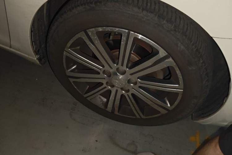 Used Peugeot 408 2014 1.8L Automatic Luxury Edition Right Front Wheel Hub