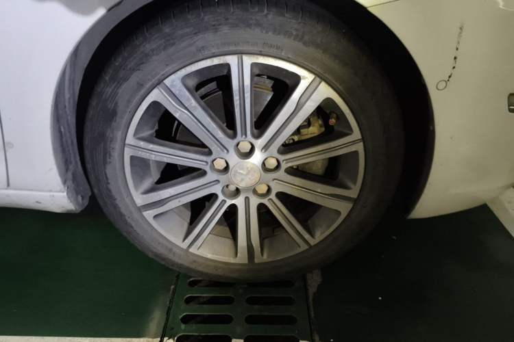 Used Peugeot 408 2014 1.6T Automatic Supreme Edition Right Front Wheel Hub