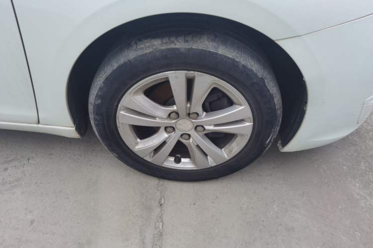 Used Peugeot 408 2014 1.8L Manual Leading Edition Right Front Wheel Hub