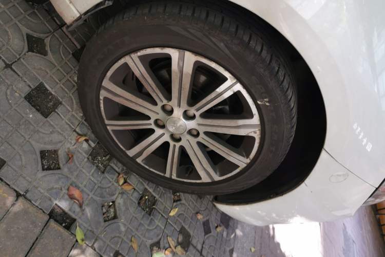 Used Peugeot 408 2014 1.8L Automatic Luxury Edition Right Front Wheel Hub