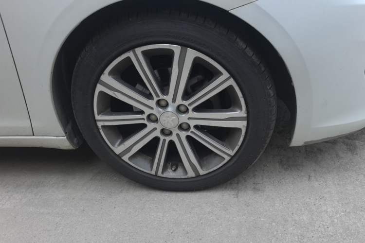 Used Peugeot 408 2014 1.8L Automatic Luxury Edition Right Front Wheel Hub
