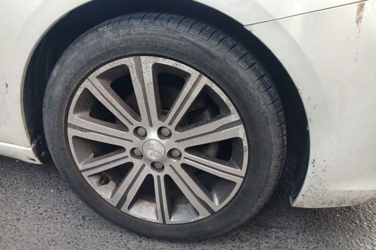 Used Peugeot 408 2014 1.8L Automatic Luxury Edition Right Front Wheel Hub