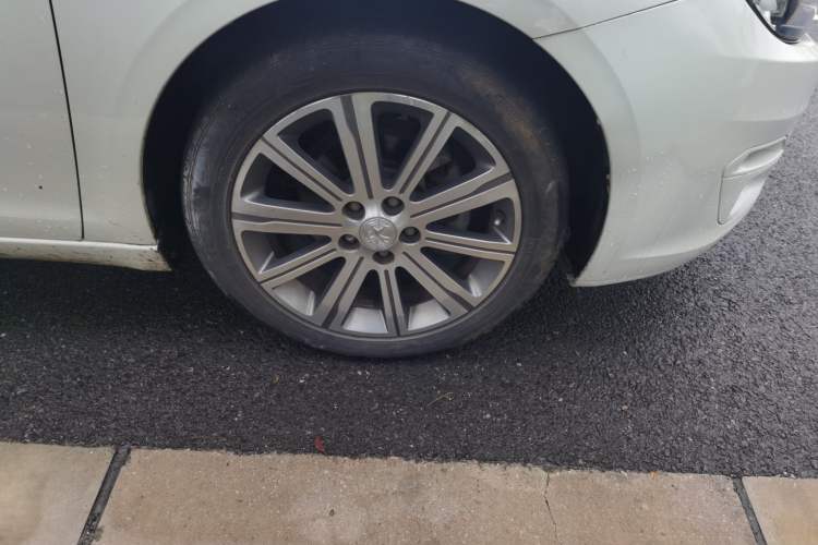 Used Peugeot 408 2014 1.8L Automatic Luxury Edition Right Front Wheel Hub