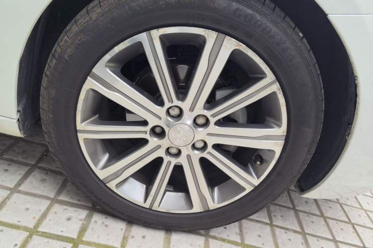 Used Peugeot 408 2014 1.8L Automatic Luxury Edition Right Front Wheel Hub
