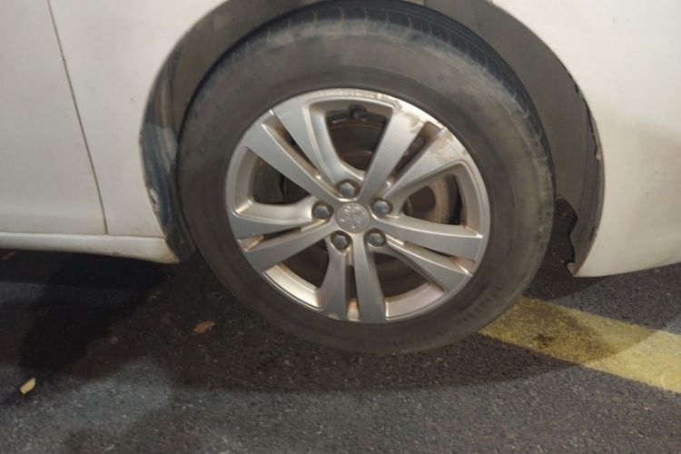 Used Peugeot 408 2014 1.8L Manual Leading Edition Right Front Wheel Hub
