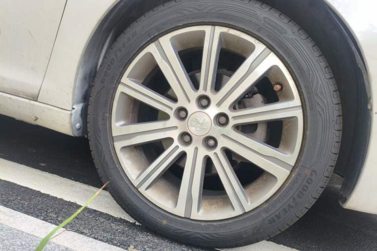 Used Peugeot 408 2014 1.8L Automatic Luxury Edition Right Front Wheel Hub