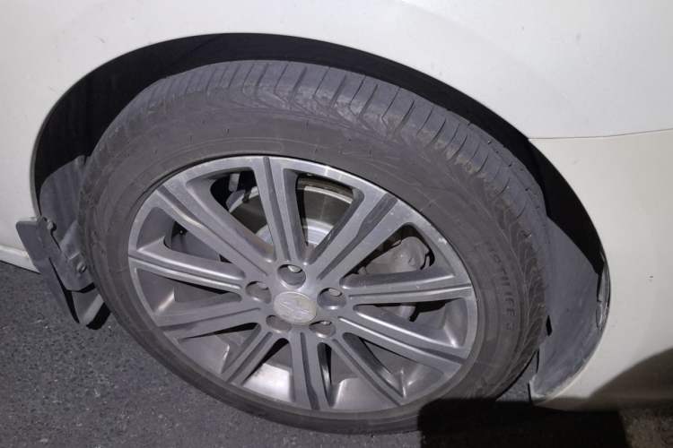 Used Peugeot 408 2014 1.8L Automatic Luxury Edition Right Front Wheel Hub